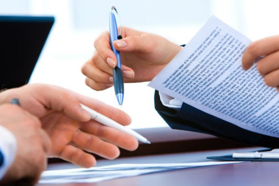 Le rôle des avocats dans la rédaction de contrats commerciaux