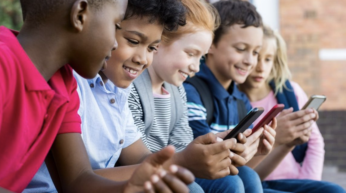 Loi du 7 juillet 2023 visant à instaurer une majorité numérique et à lutter contre la haine en ligne : comment protéger les enfants des réseaux sociaux ?